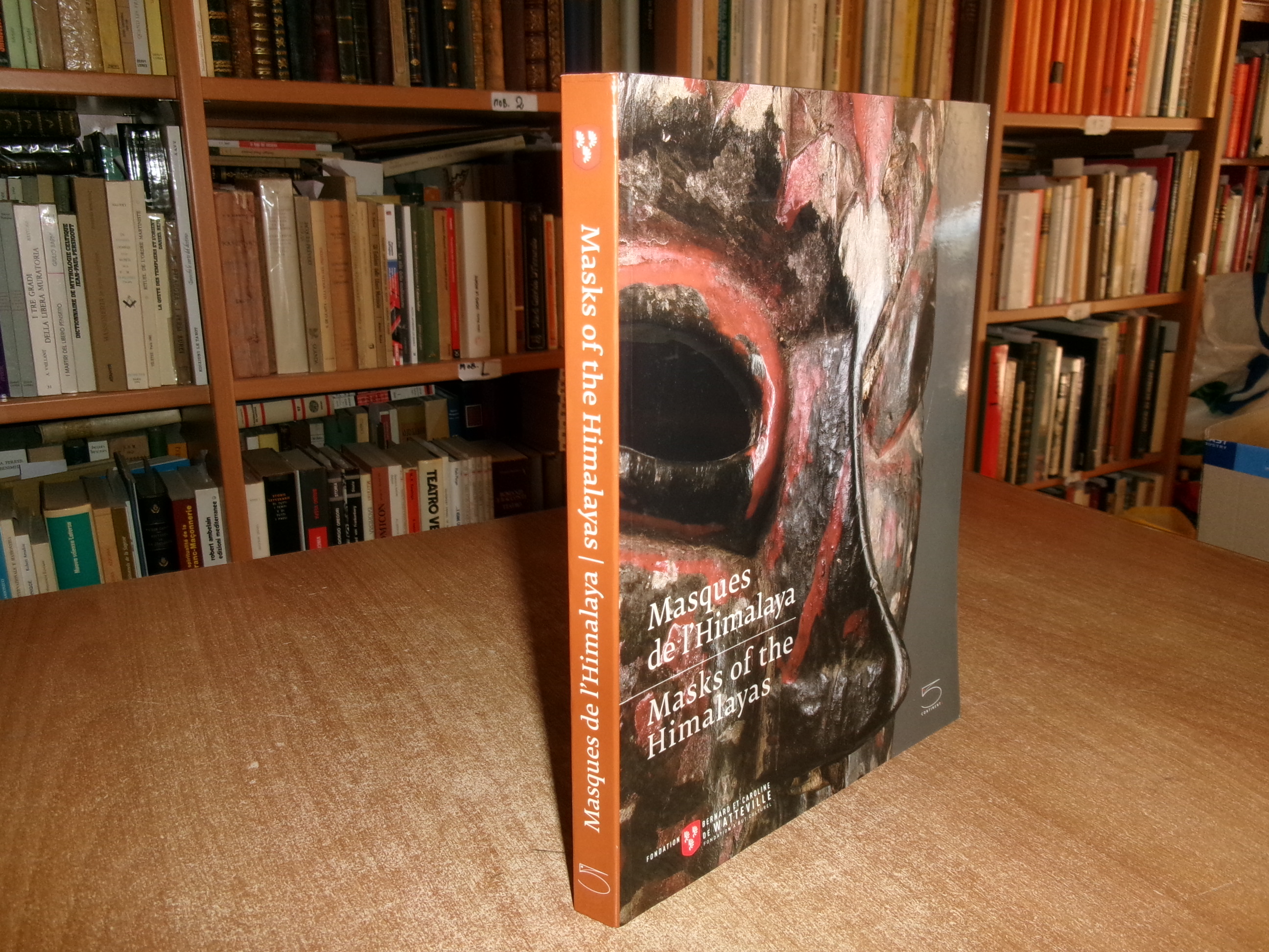 MASQUES DE L' HIMALAYA. MASKS OF THE HIMALAYAS. 2010