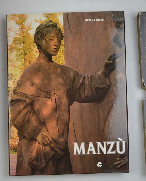 Manzù. Saggio introduttivo di Gino Visentini.