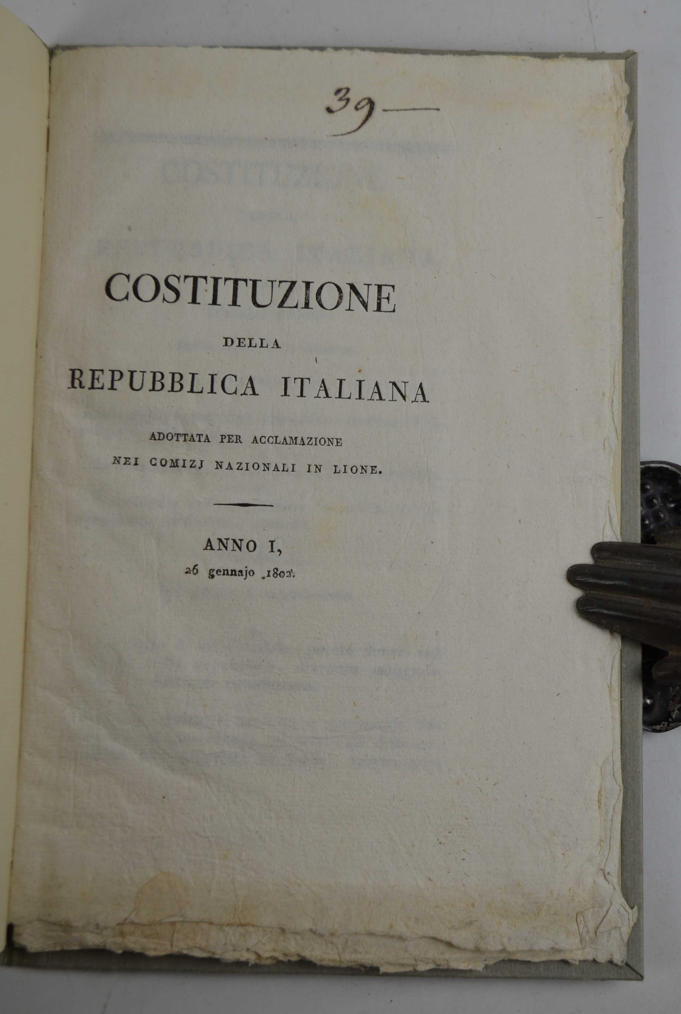 Costituzione della Repubblica italiana. Adottata per acclamazione nei comizj nazionali …