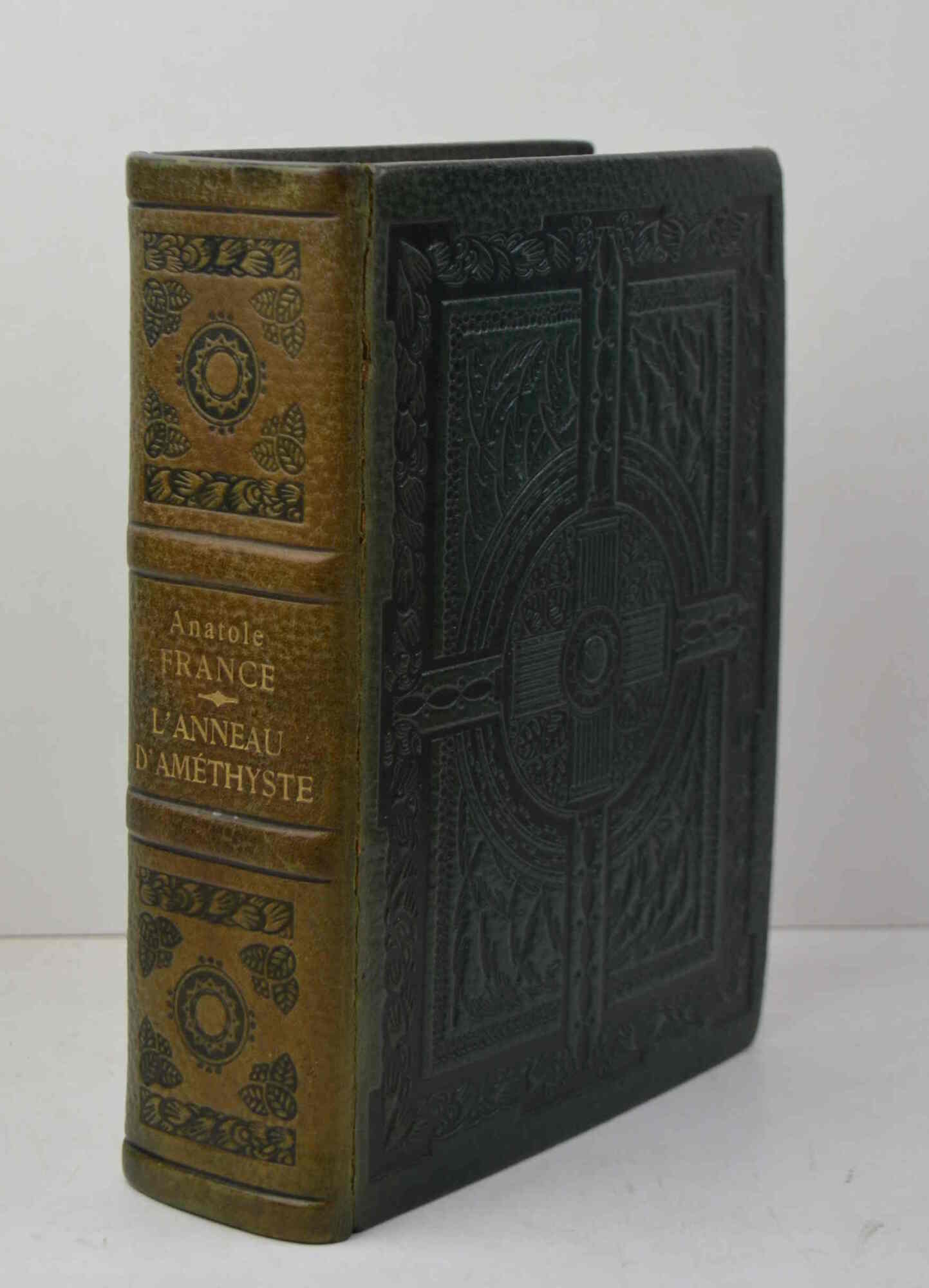 L'Histoire Contemporaine: L'anneau d'améthyste...