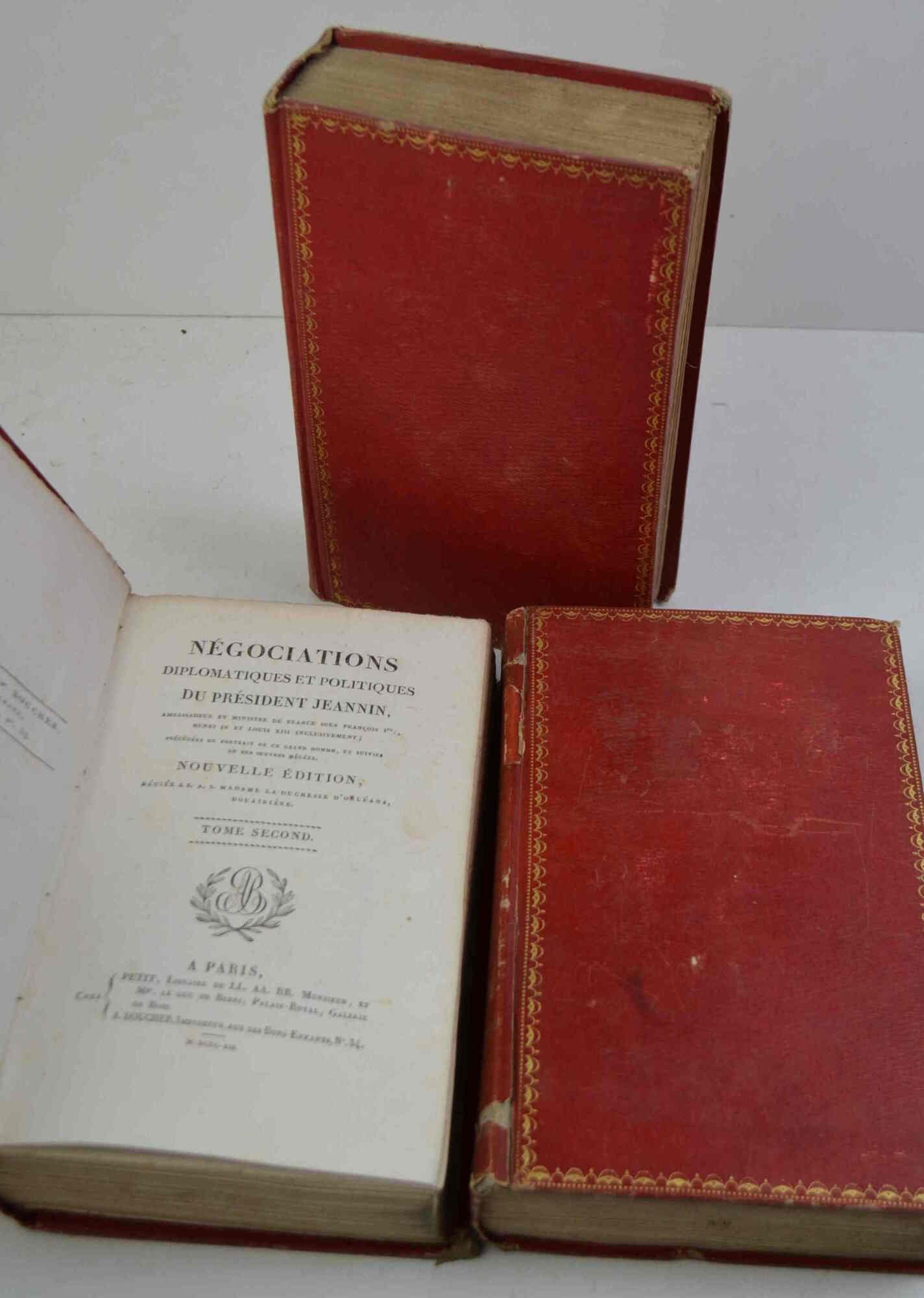 Négotiations diplomatiques et politiques… Nouvelle édition…