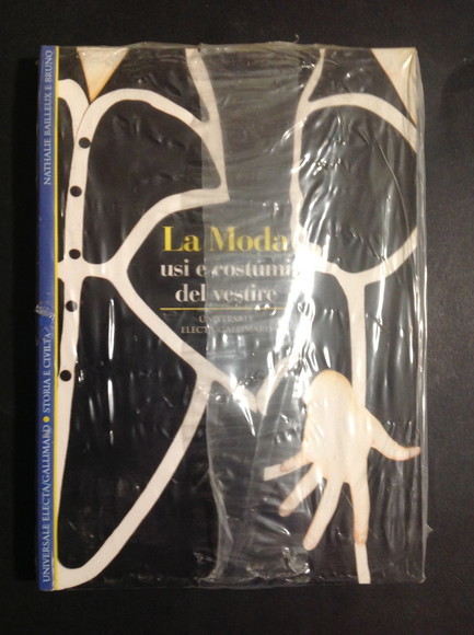LA MODA USI E COSTUMI DEL VESTIRE