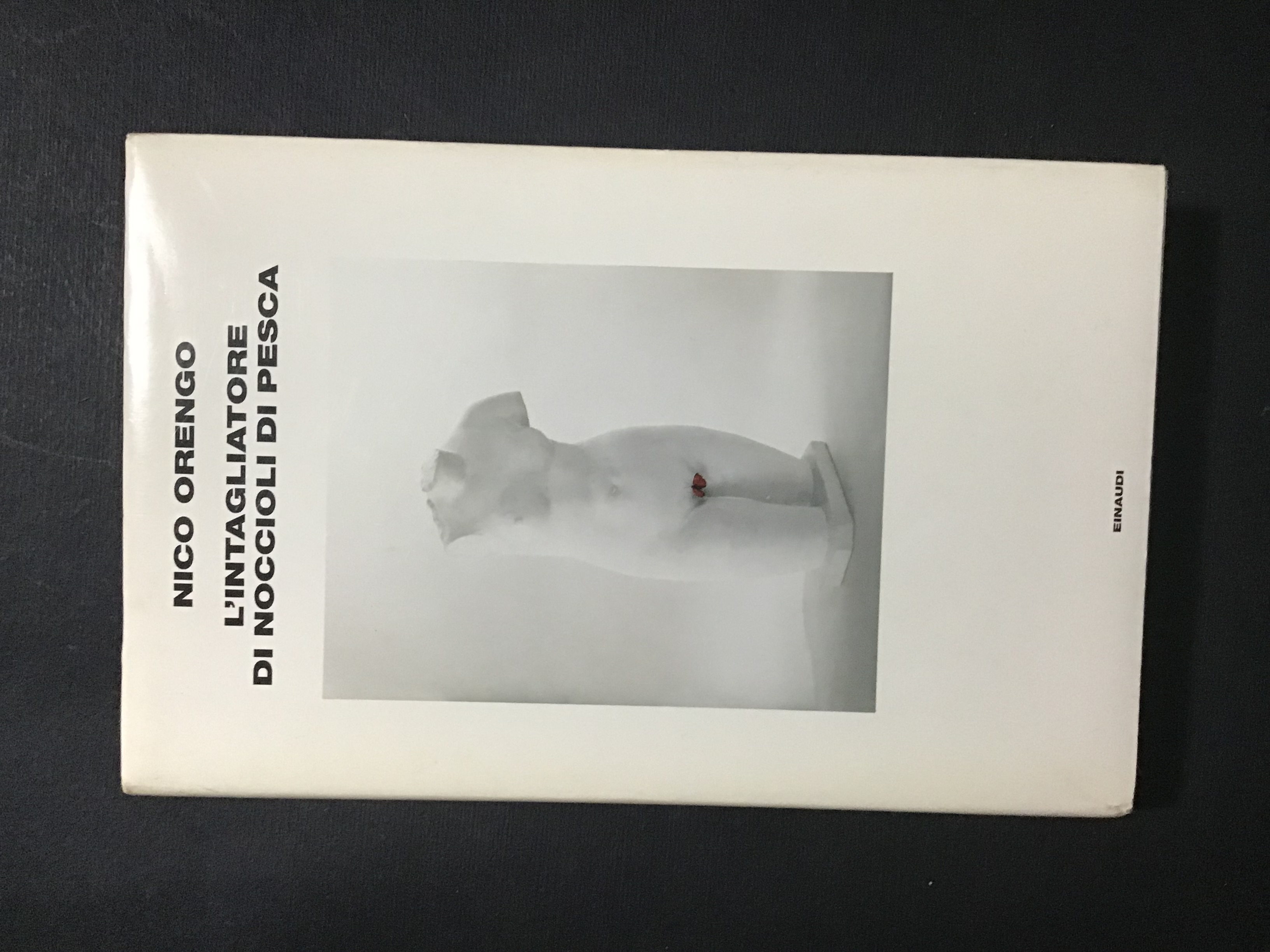 L'INTAGLIATORE DI NOCCIOLI DI PESCA