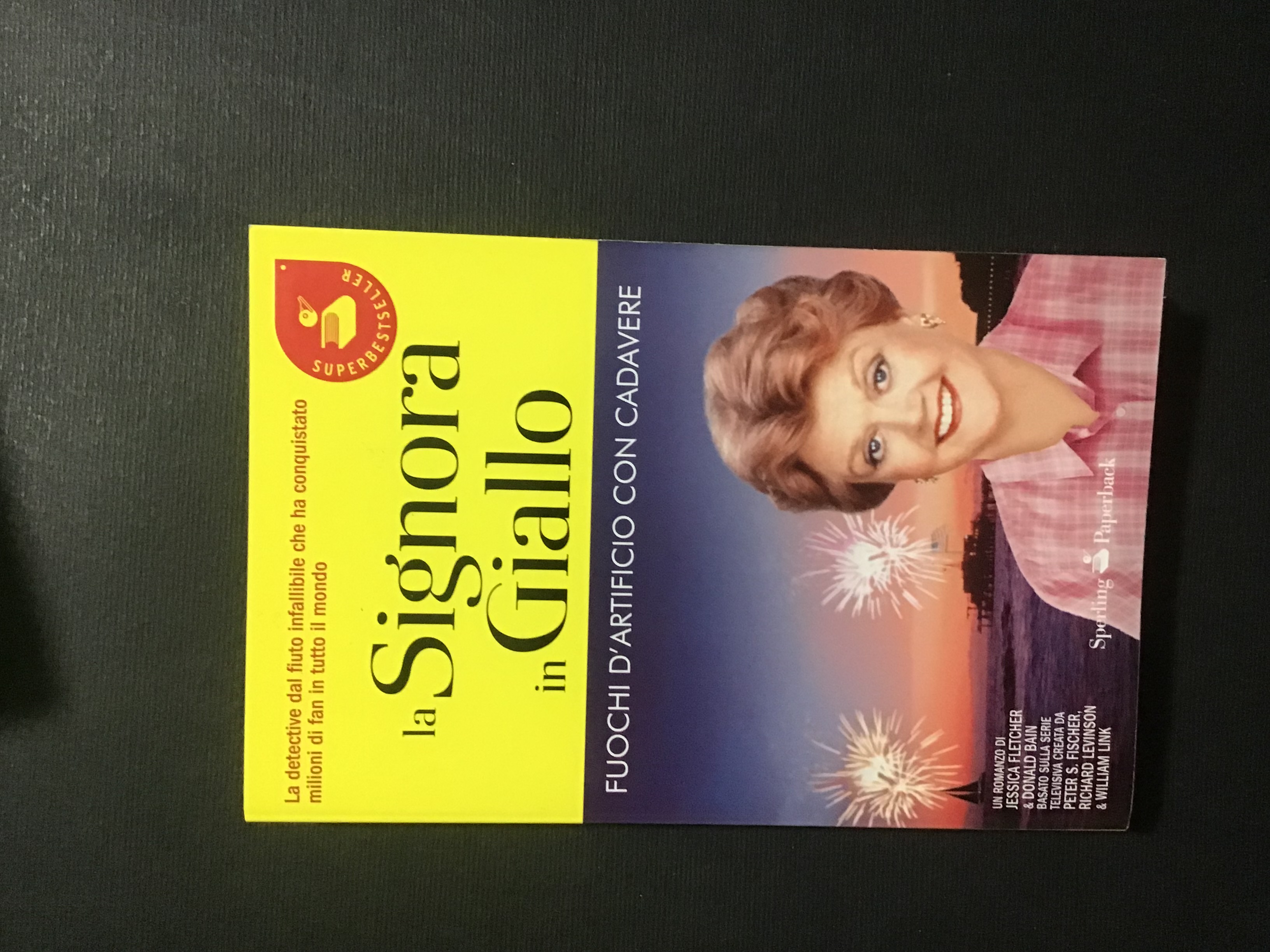 LA SIGNORA IN GIALLO. FUOCHI D'ARTIFICIO CON CADAVERE