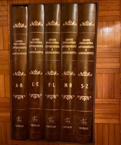 Grande enciclopedia antiquariato e arredamento.