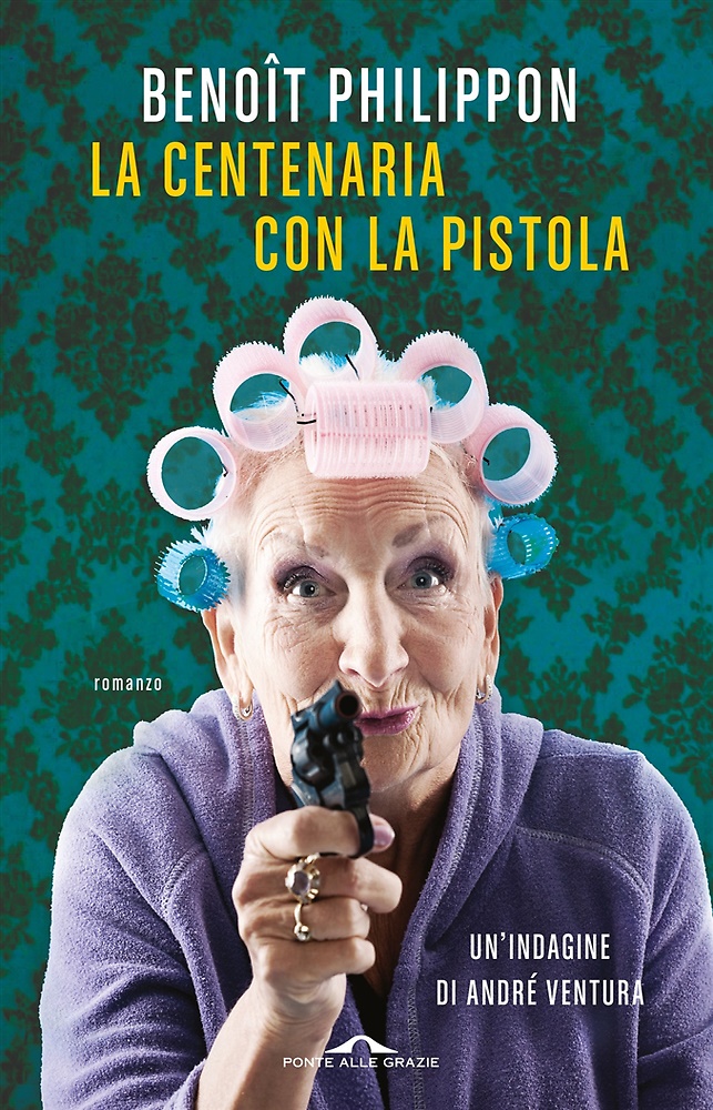 La centenaria con la pistola.