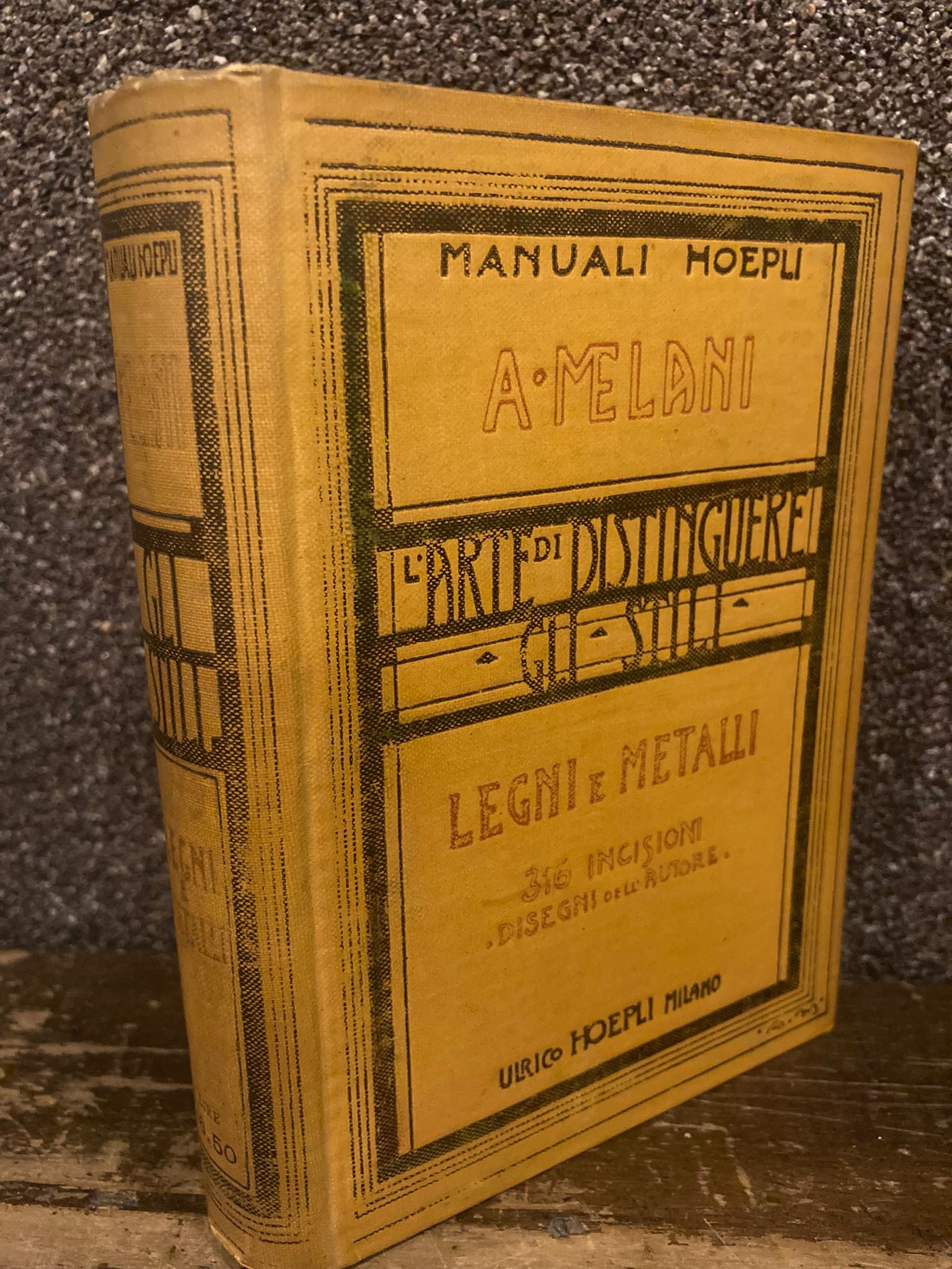 L' arte di distinguere gli stili. Legni e metalli. Legni …