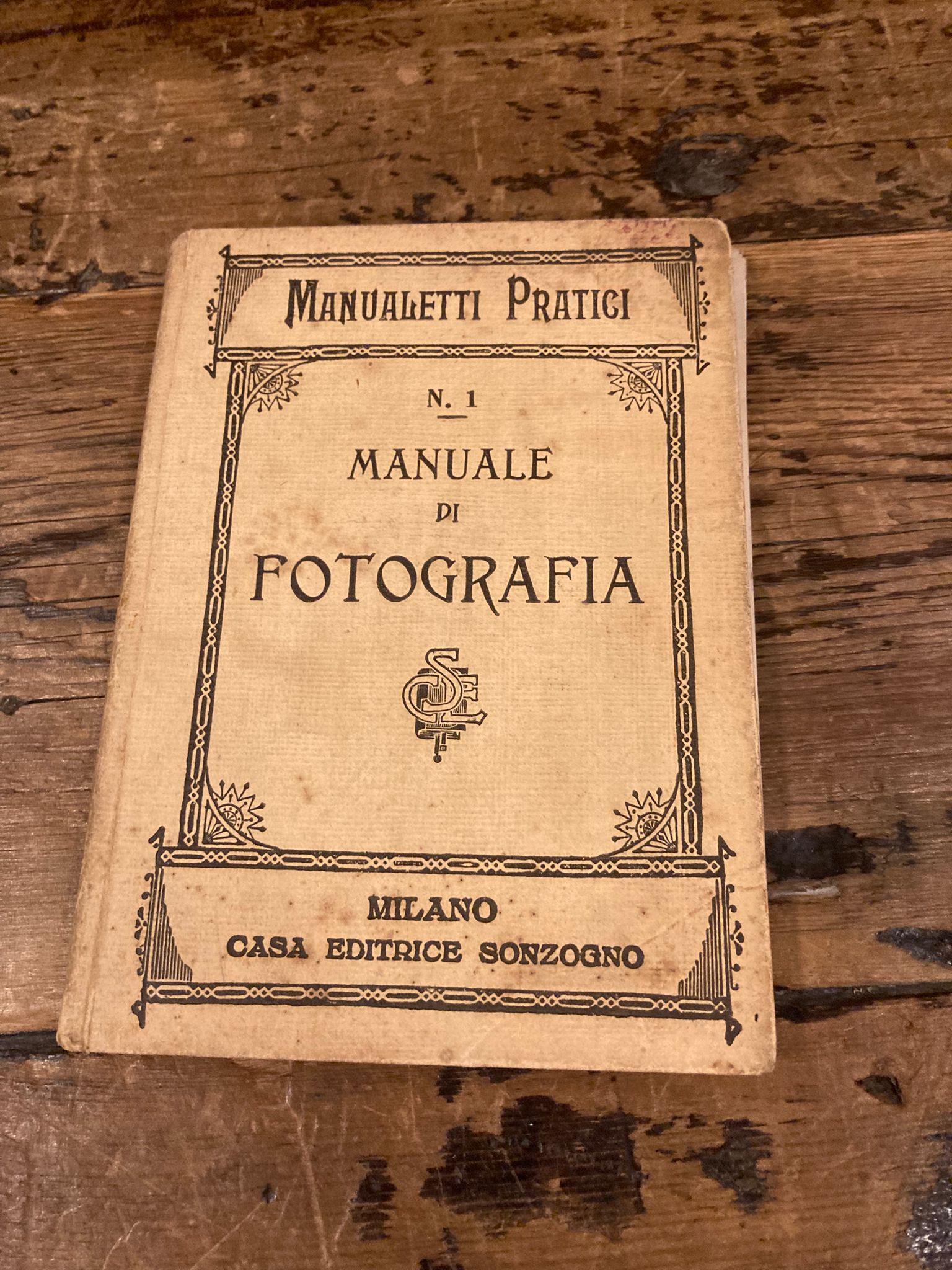 Manuale pratico di fotografia alla gelatina-bromuro d'argento. Con 34 incisioni …