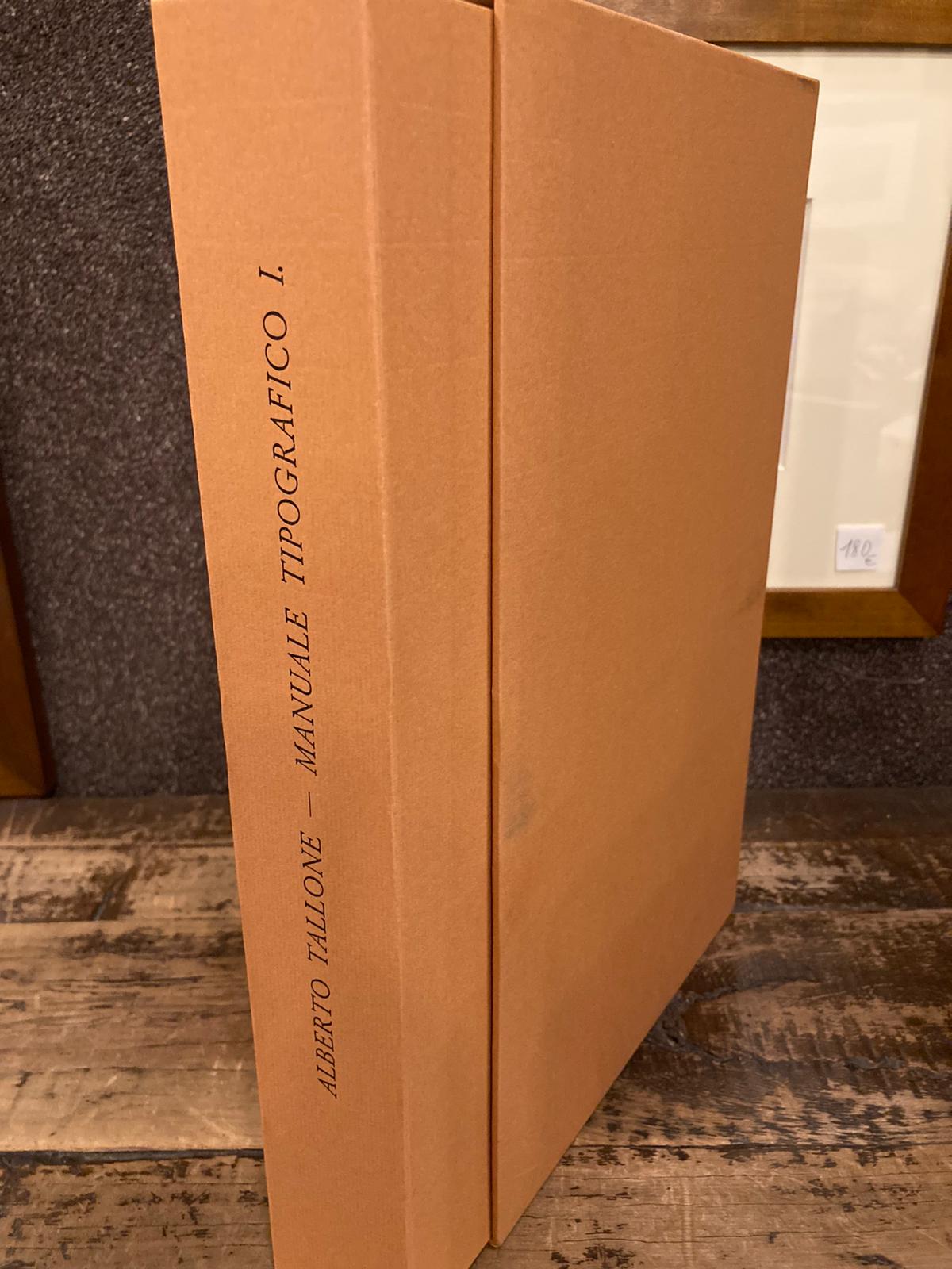 Manuale tipografico dedicato ai frontespizi e ai tipi maiuscoli tondi …