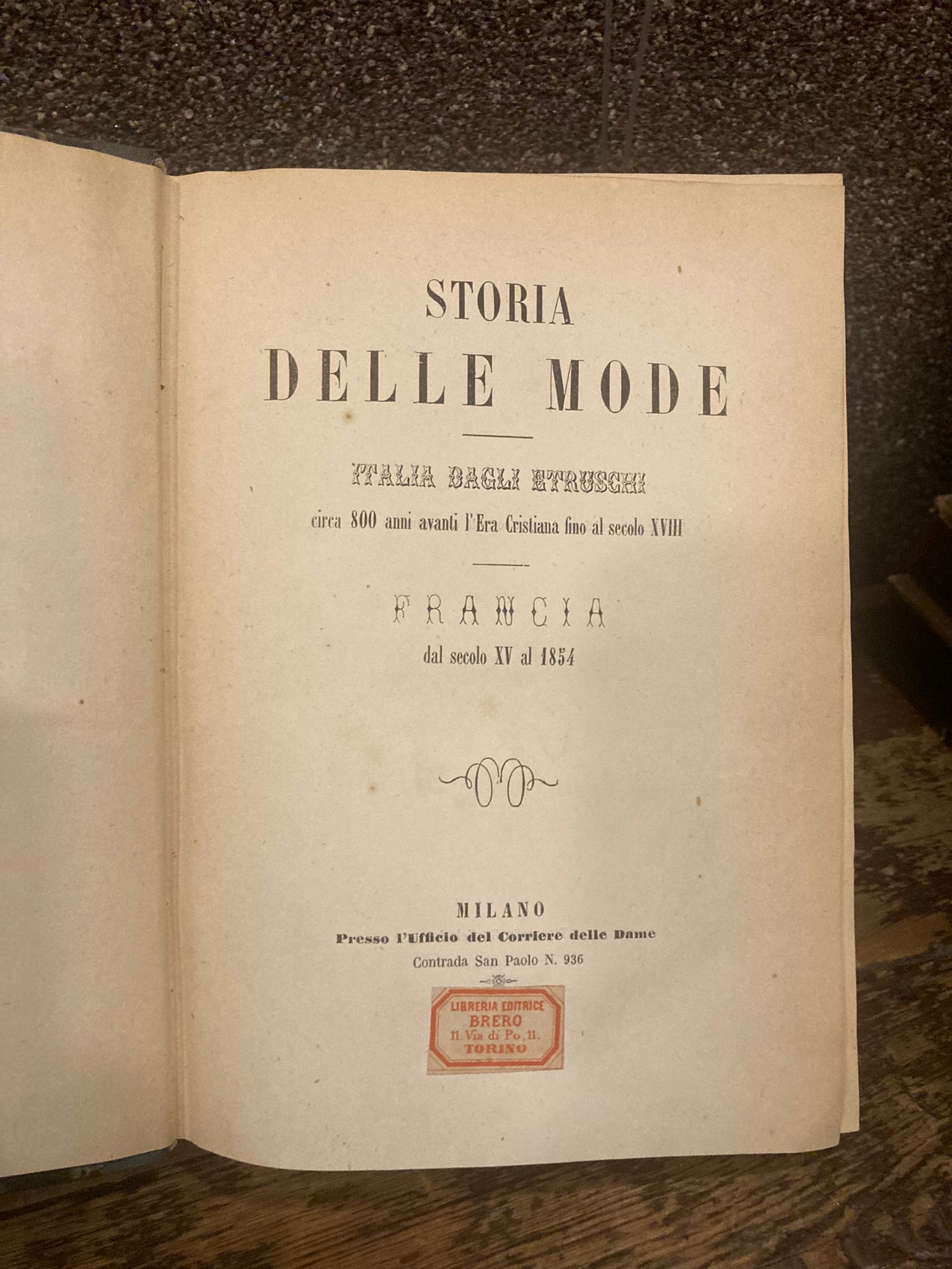 Storia delle mode. Italia dagli Etruschi, circa 800 anni avanti …