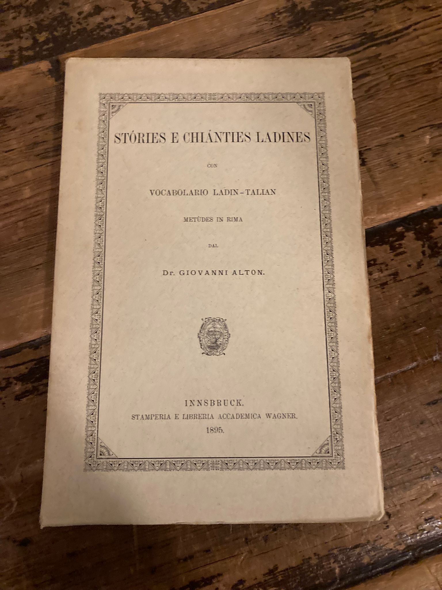 Stories e chianties ladines con vocabolario ladin-talian. Metudes in rima