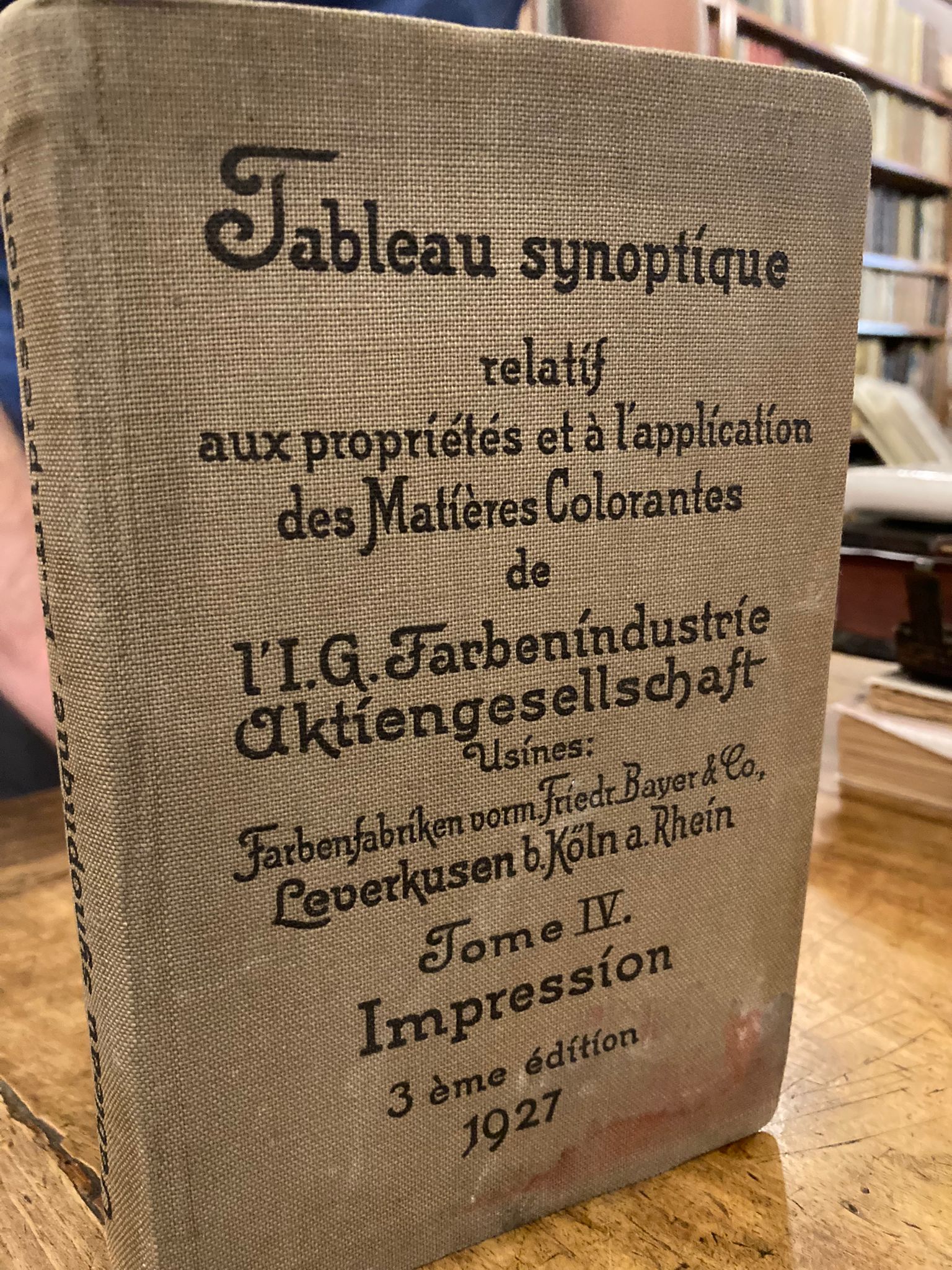 Tableau synoptique relatif aux propriétés et à l' aplication des …