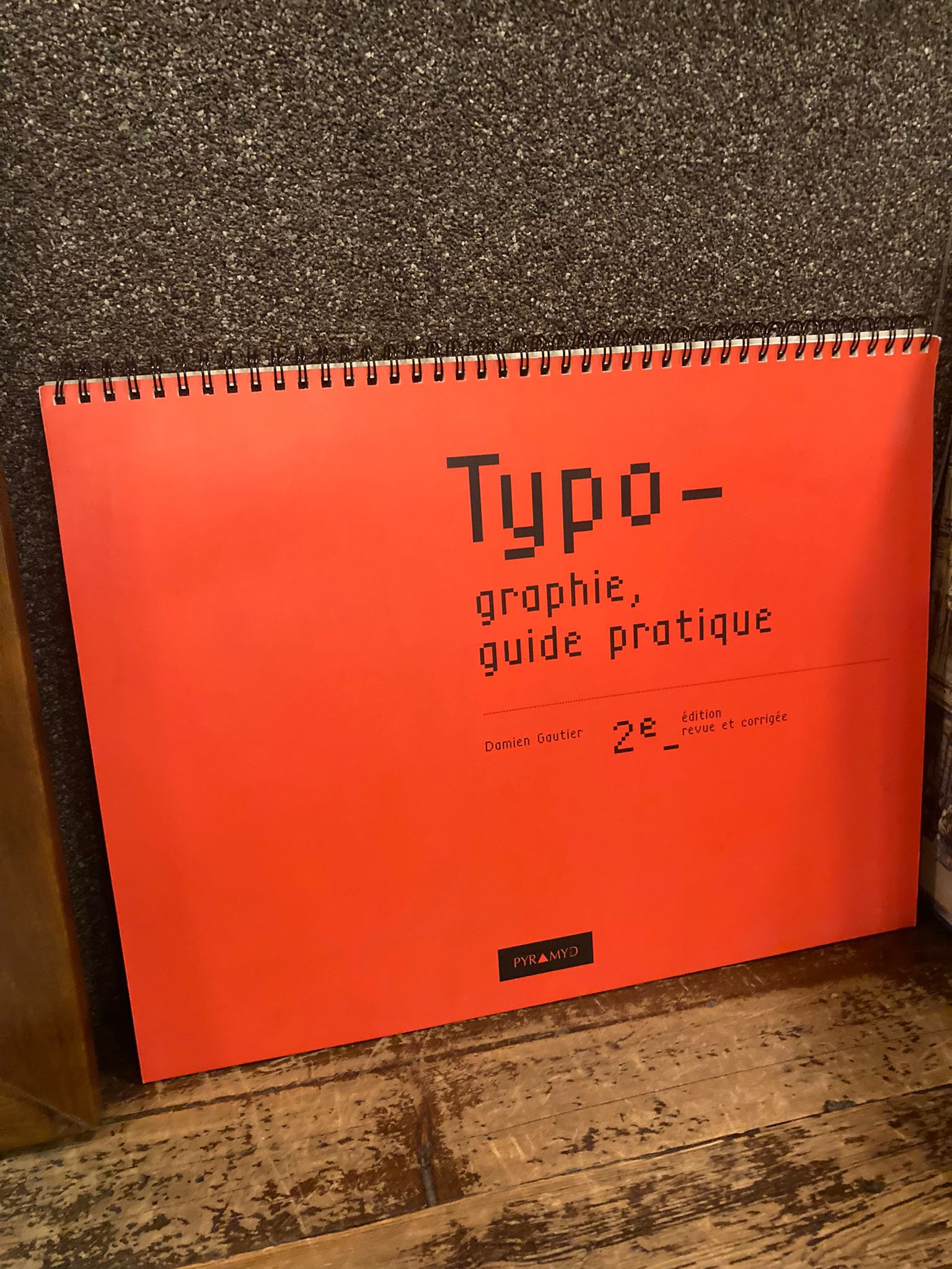 Typo - graphie, guide pratique. 2e èdition revue et corrigée