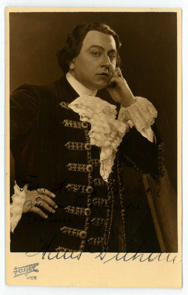 Portraitpostkarte mit eigenh. U.