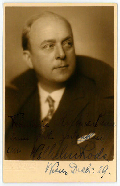 Portraitpostkarte mit eigenh. U.