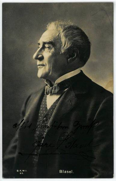 Portraitpostkarte mit eigenh. Widmung und U.