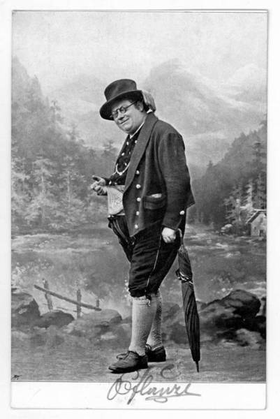 Portraitpostkarte mit eigenh. U.
