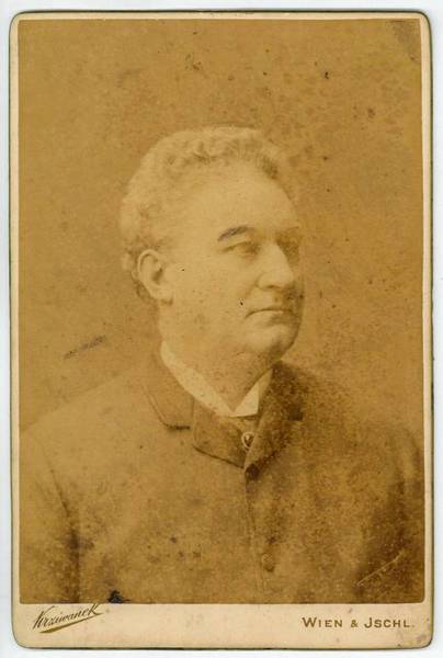 Portraitphotographie mit eigenh. Widmung und U.