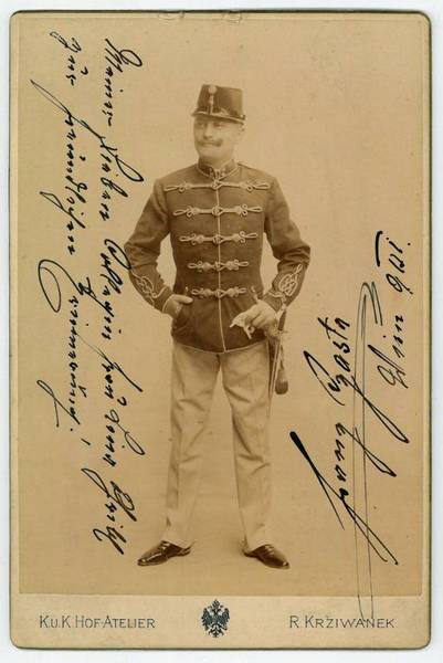 Portraitphotographie mit eigenh. Widmung und U.