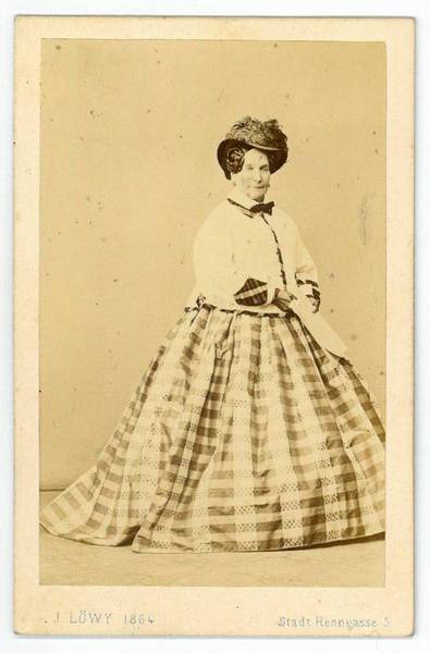 Portraitphotographie mit eigenh. Widmung und U.