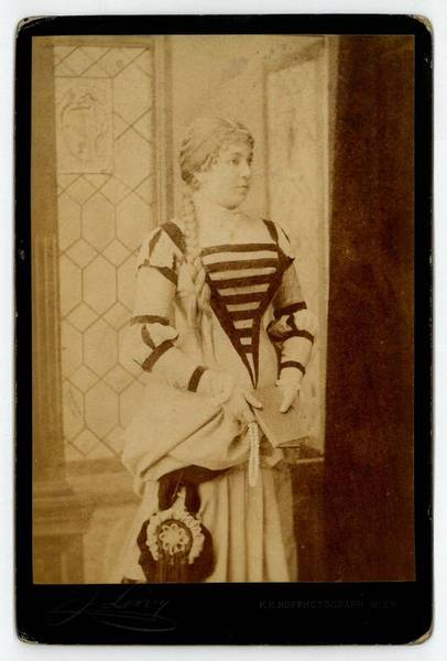 Portraitphotographie mit eigenh. Widmung und U.