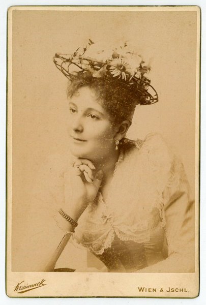 Kabinettphotographie mit eigenh. Widmung und U.