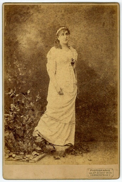 Kabinettphotographie mit eigenh. Widmung und U.