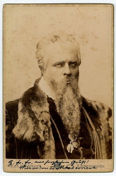 Kabinettphotographie mit eigenh. Widmung und U.