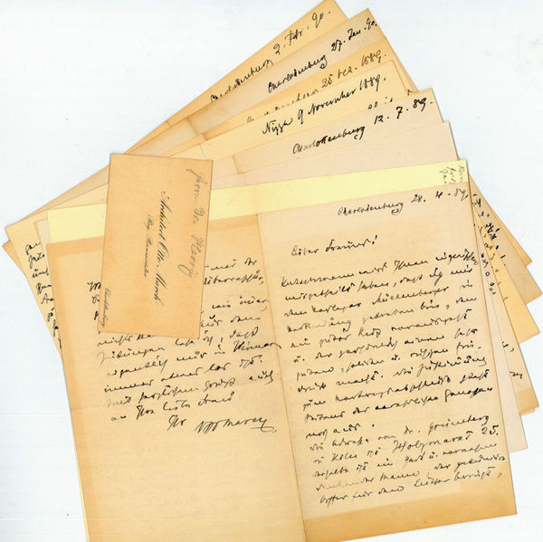 9 eigenh. Briefe, 3 eh. Postkarten und 1 eh. Visitenkarte, …
