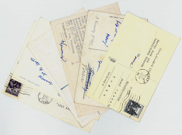 6 (davon 1 eigenh. und 5 ms.) Bildpostkarten mit eh. …