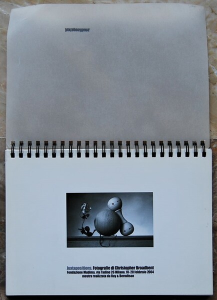 JUXTAPOSITIONS. FOTOGRAFIE DI CHRISTOPHER BROADBENT.