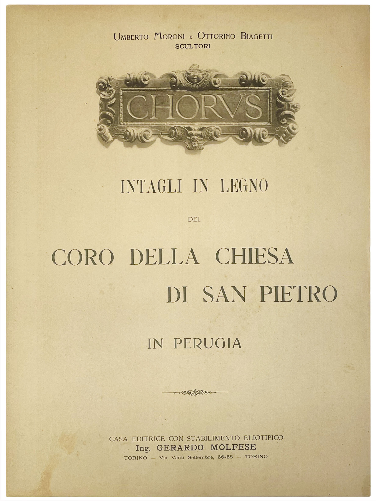 CHORUS. Intagi in legno del coro della Chiesa di San …
