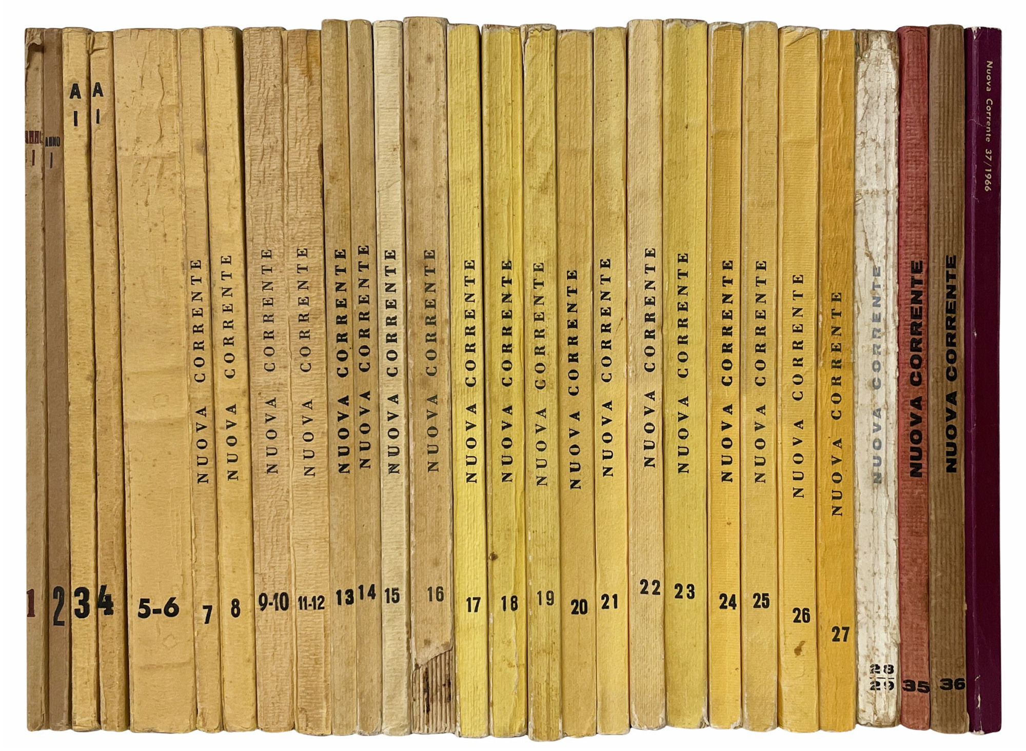 Lotto di 32 numeri della rivista di letteratura "Nuova corrente".