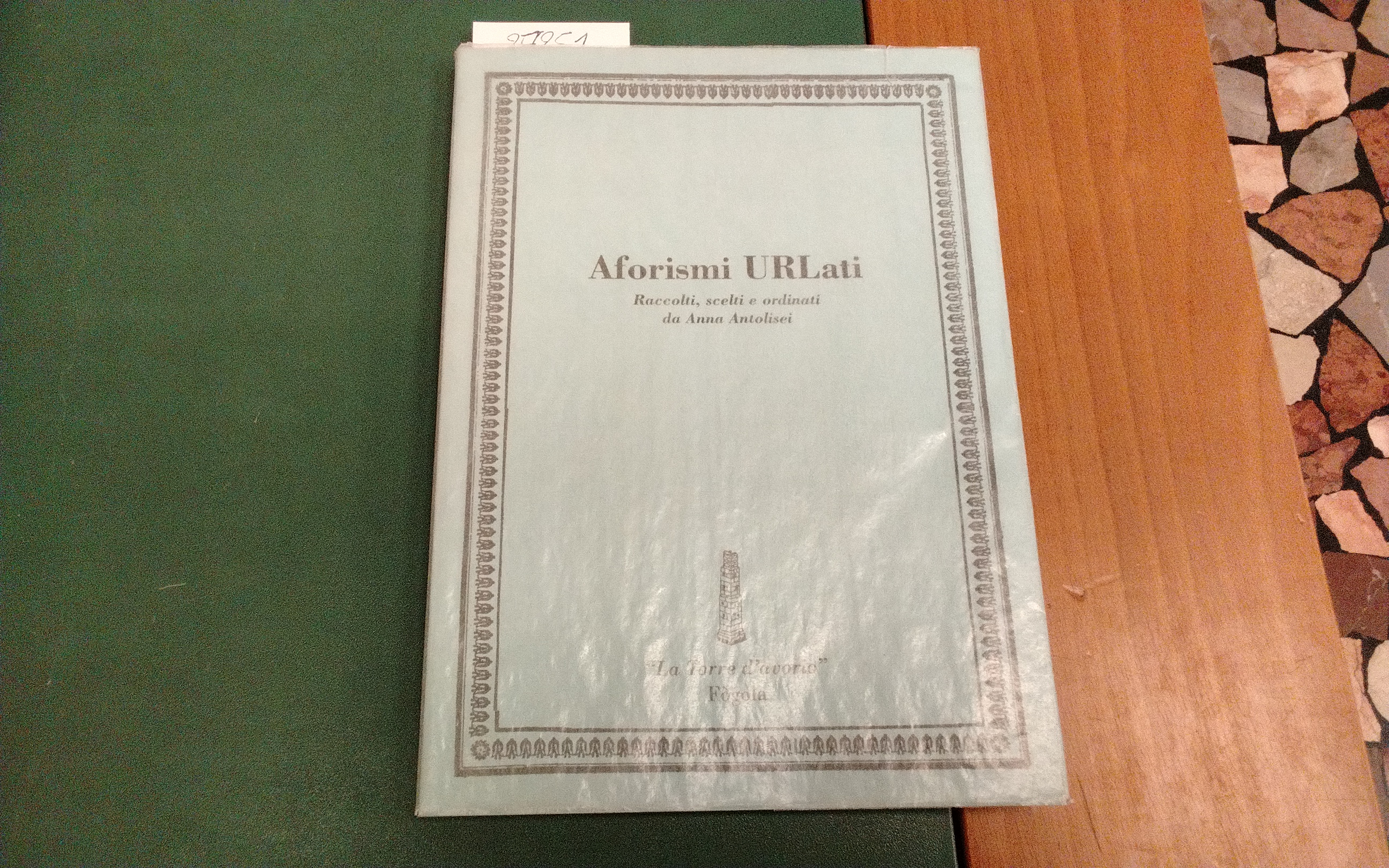 Aforismi urlati - raccolti, scelti e ordinati da Anna Antolisei