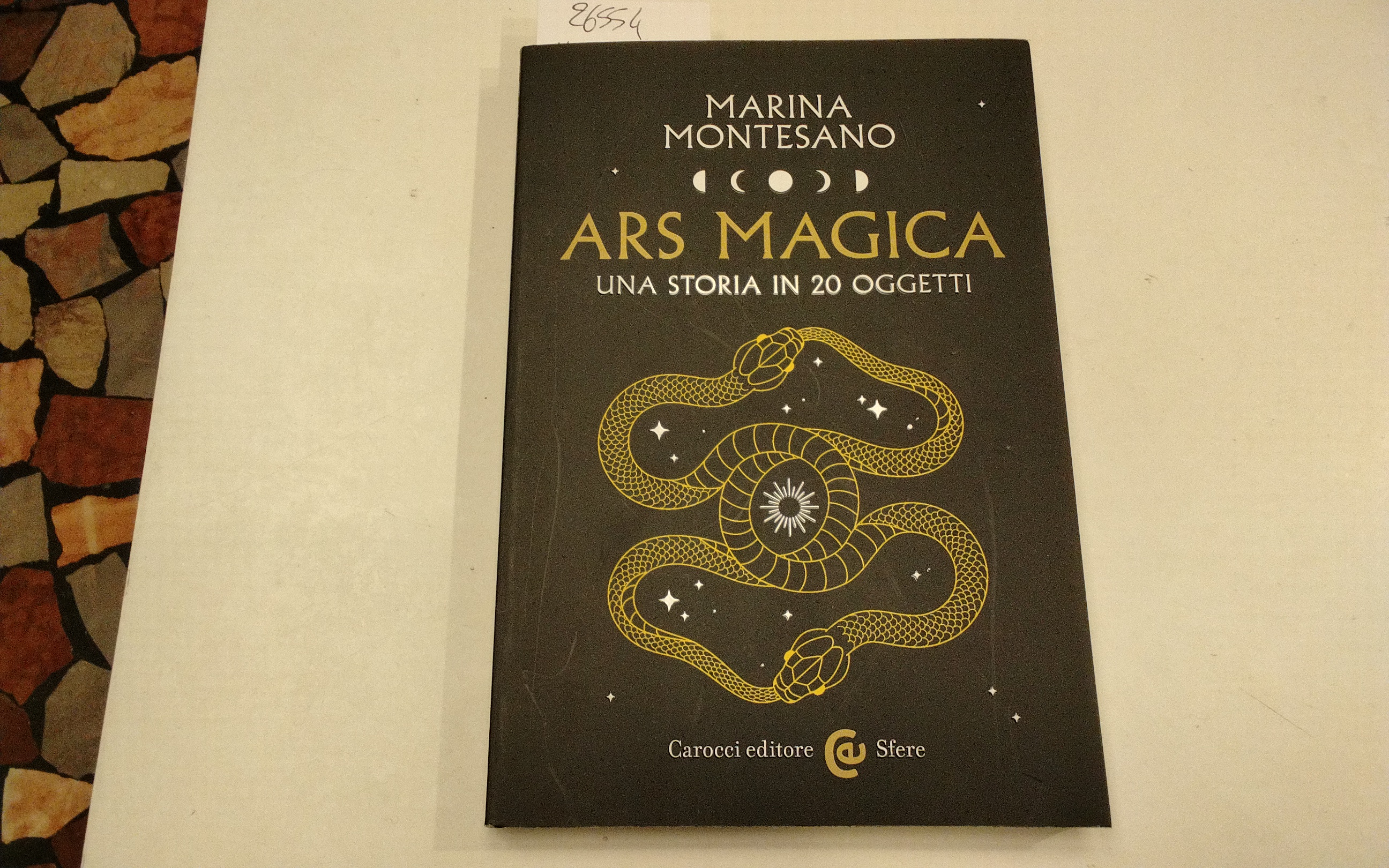 Ars magica - una storia in 20 oggetti