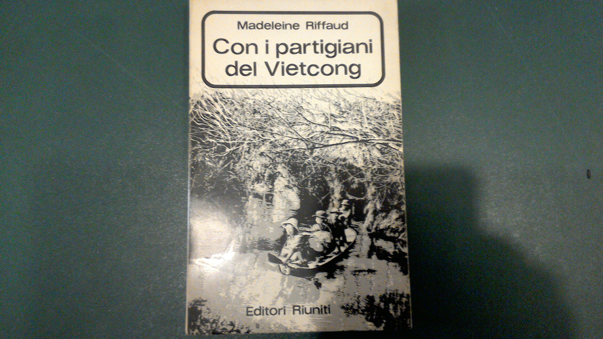 Con i partigiani del Vietcong