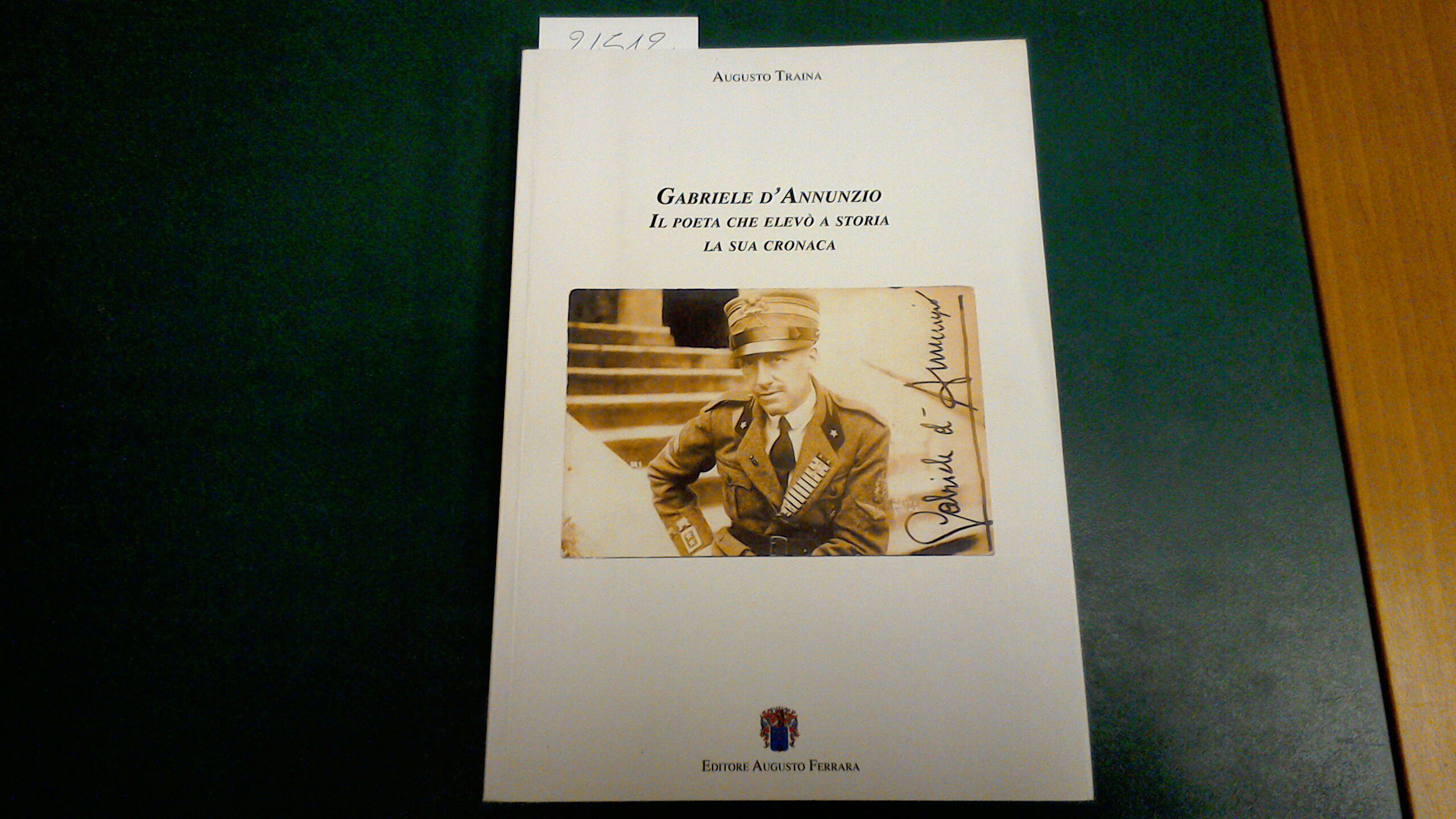 Gabriele D'Annunzio - il poeta che elevò a storia a …