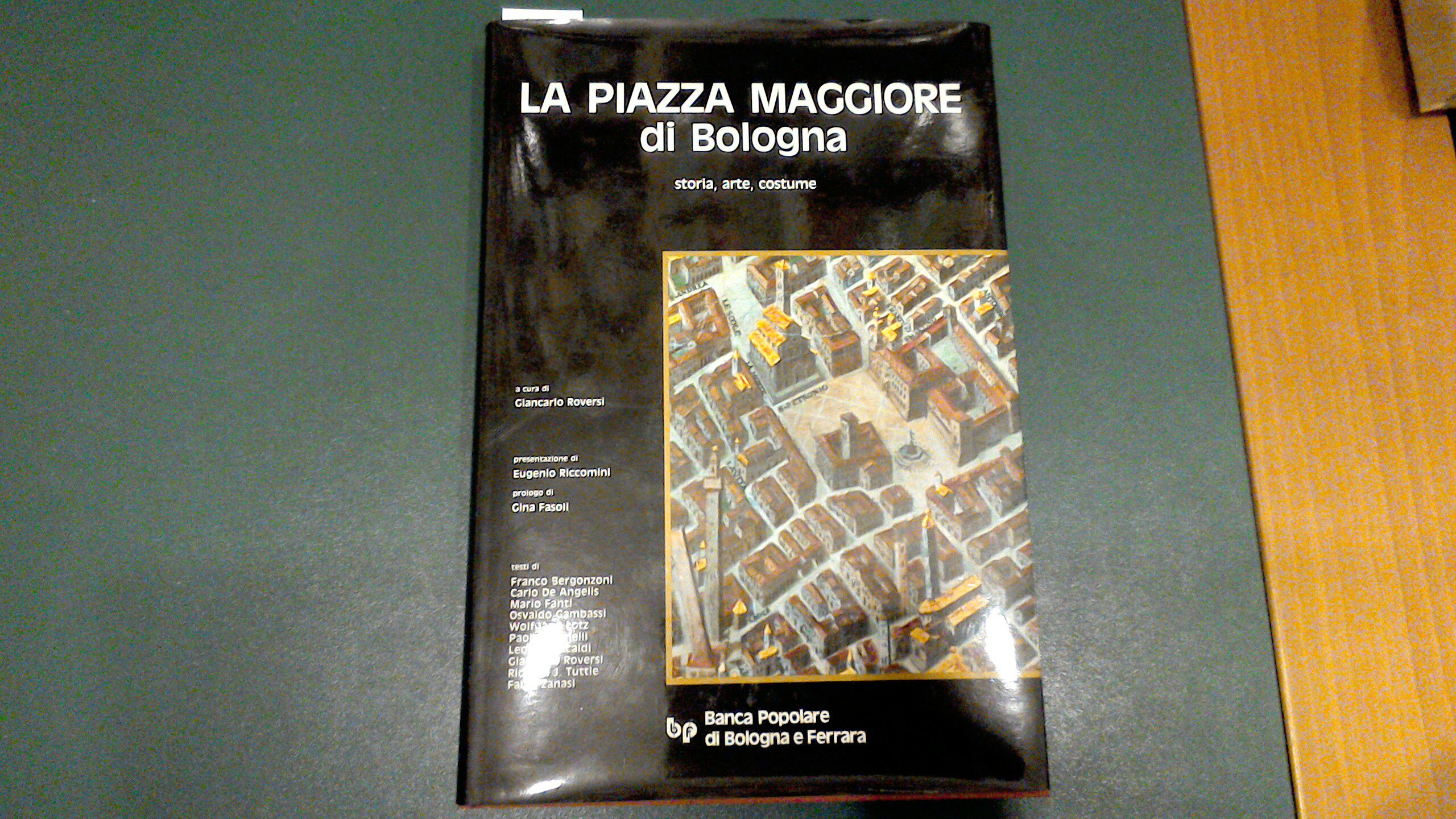 La Piazza Maggiore di Bologna - storia, arte, costume
