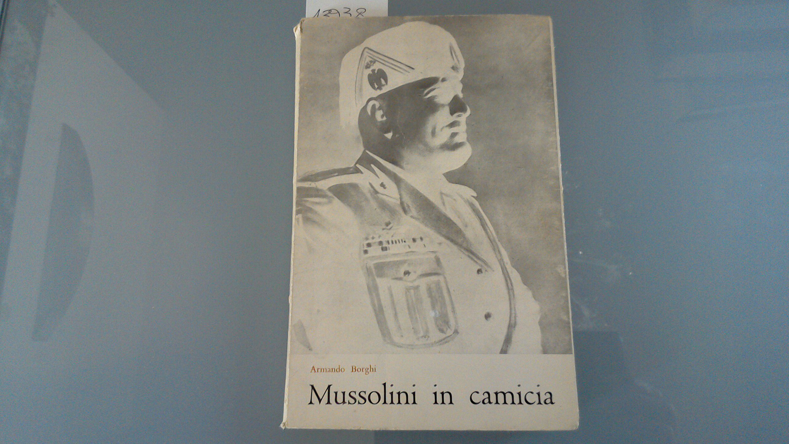 Mussolini in camicia