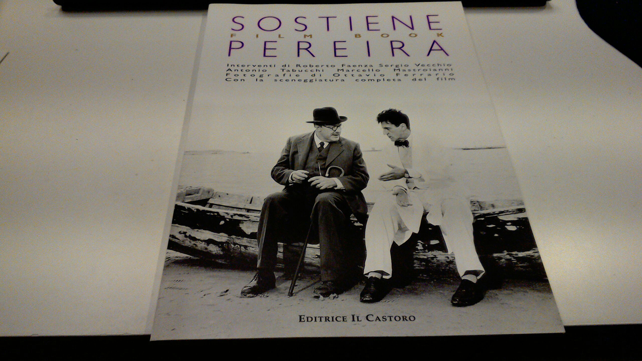 Sostiene Pereira - film book