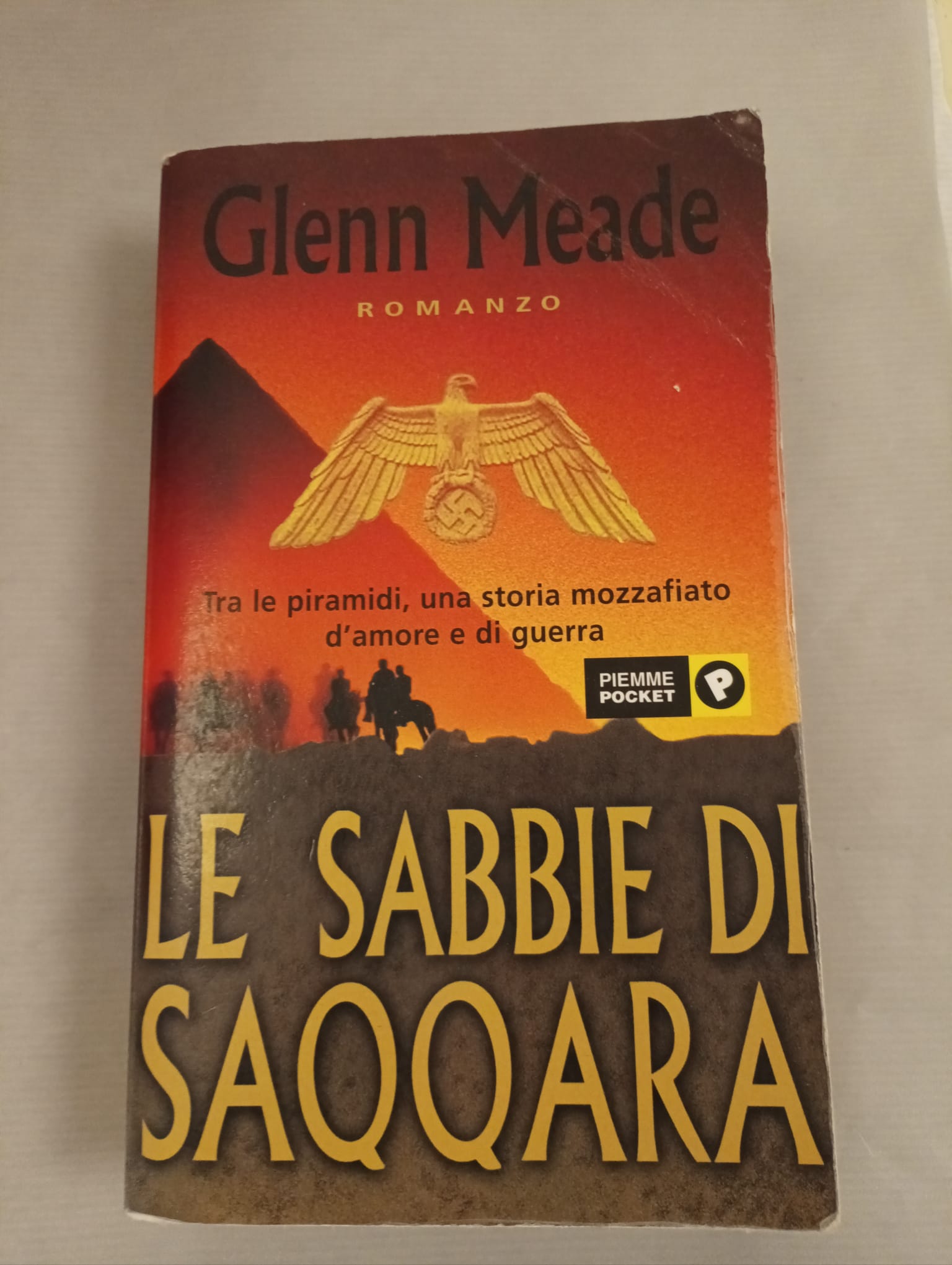 LE SABBIE DI SAQQARA. TRA LE PIRAMIDI, UNA STORIA MOZZAFIATO …