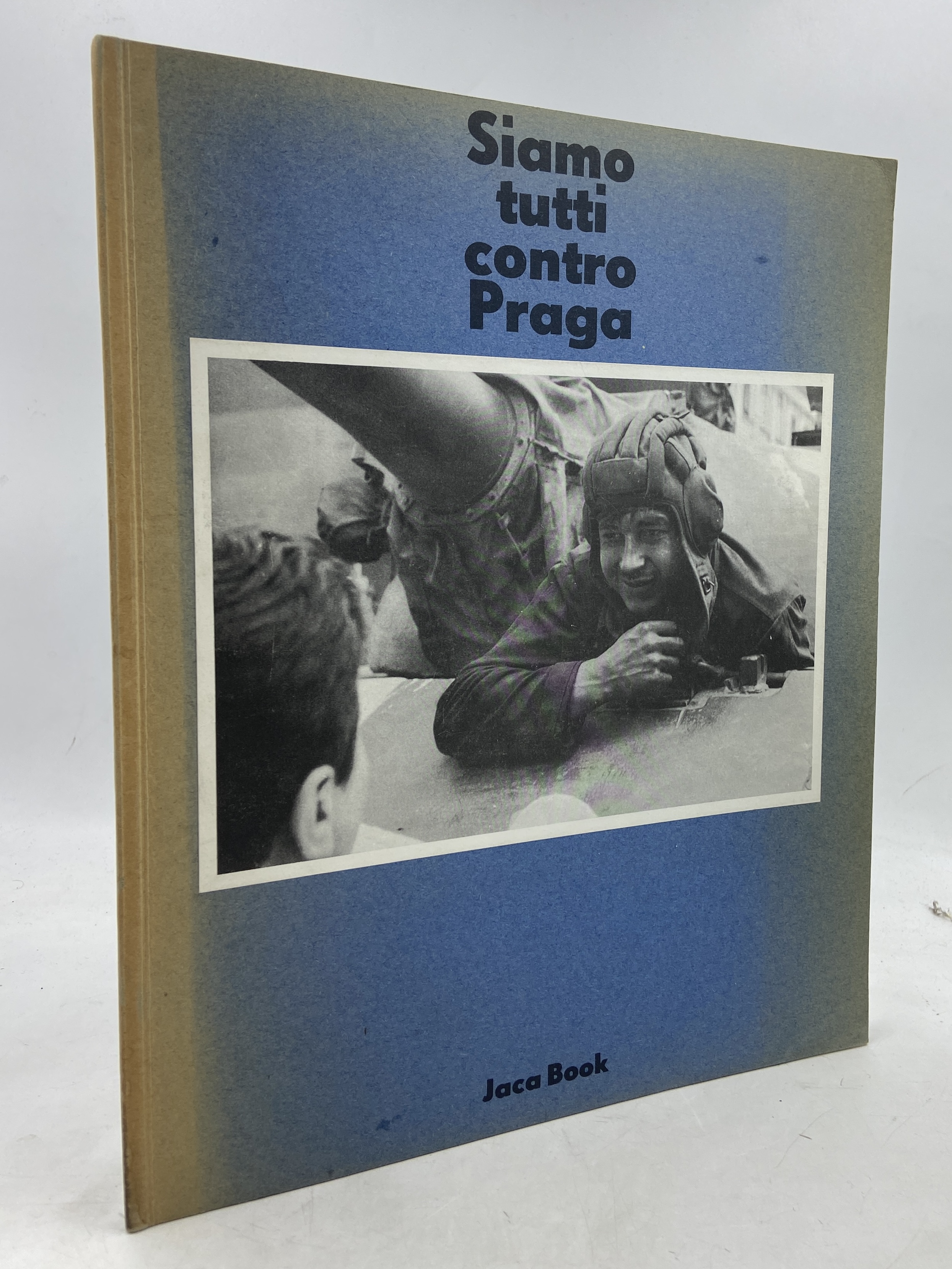 Siamo tutti contro Praga.