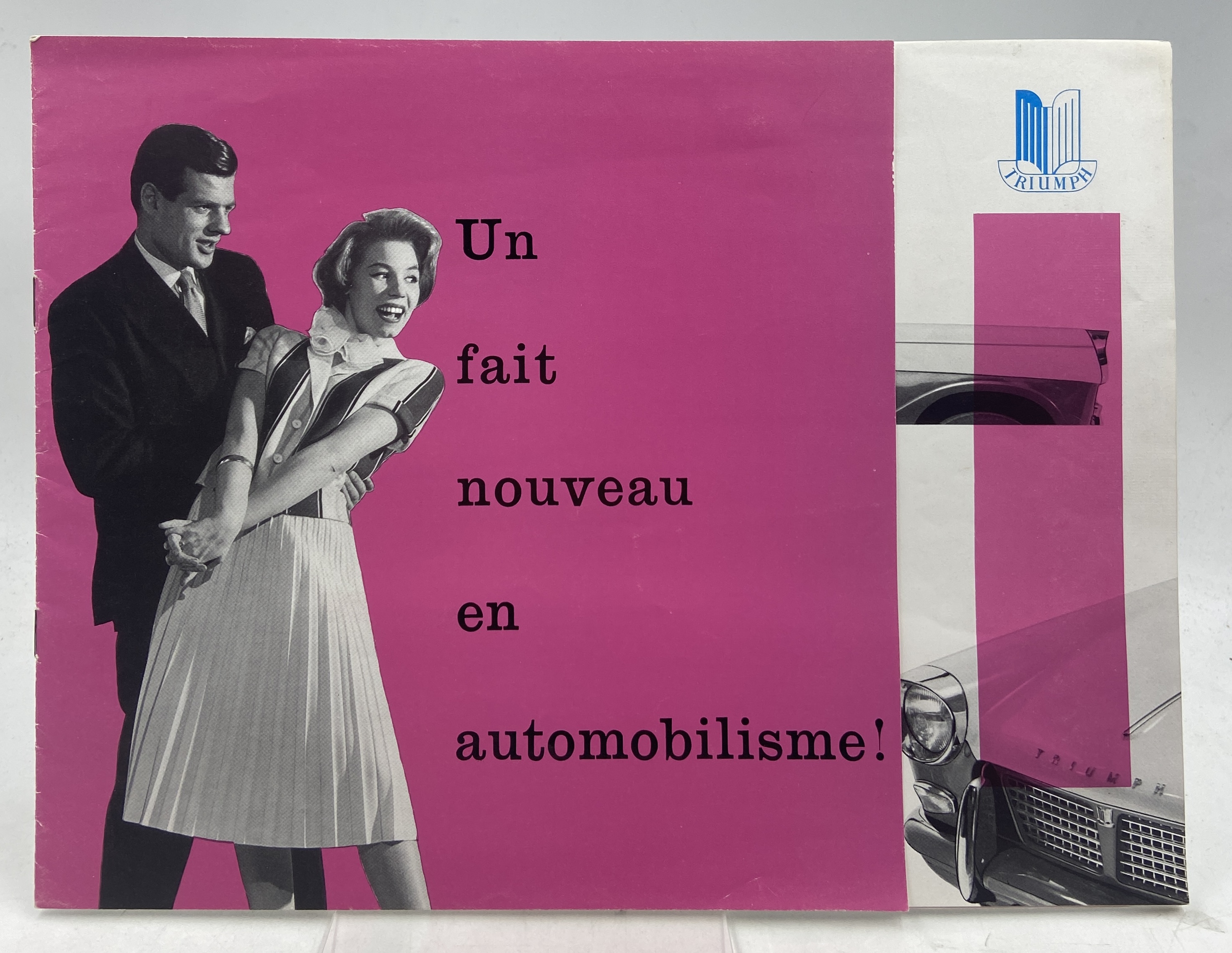 UN FAIT NOUVEAU DANS L’AUTOMOBILISME. (Brochure pubblicitaria Triumph Herald, Publication …