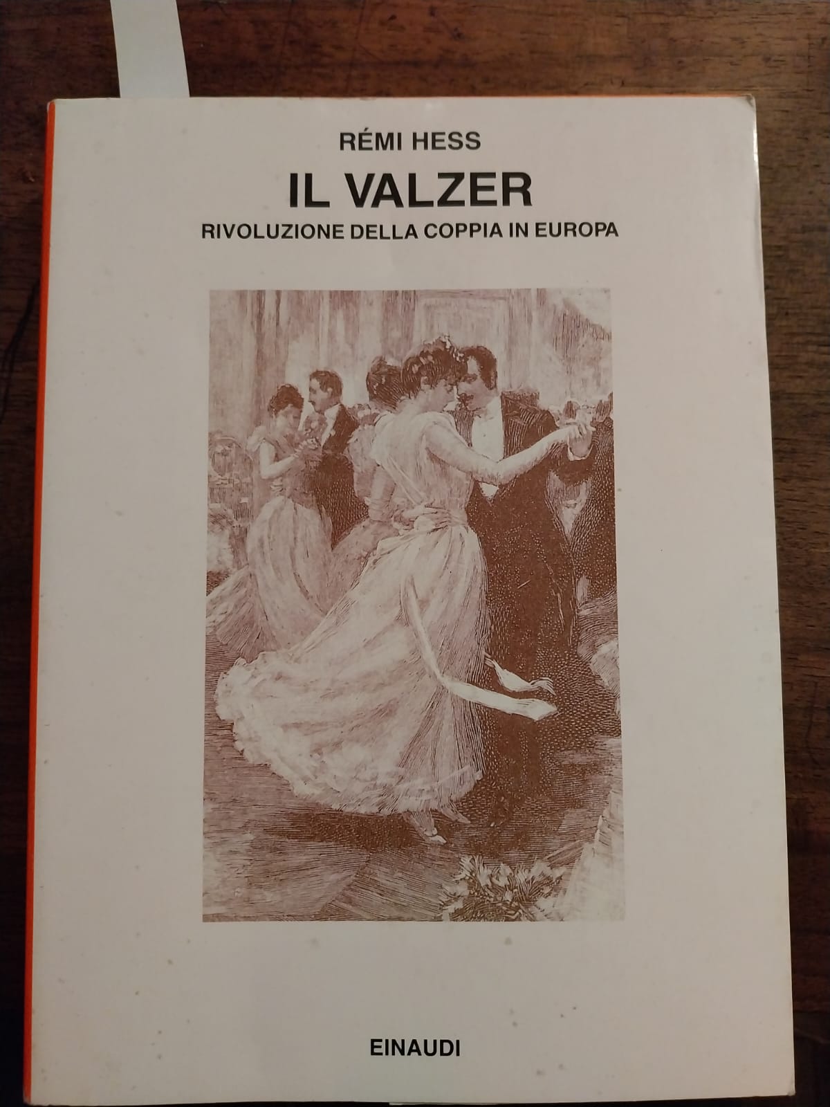 Il valzer. Rivoluzione della coppia in Europa.