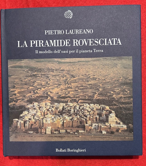 La piramide rovesciata. il modello dell'oasi per il pianeta terra