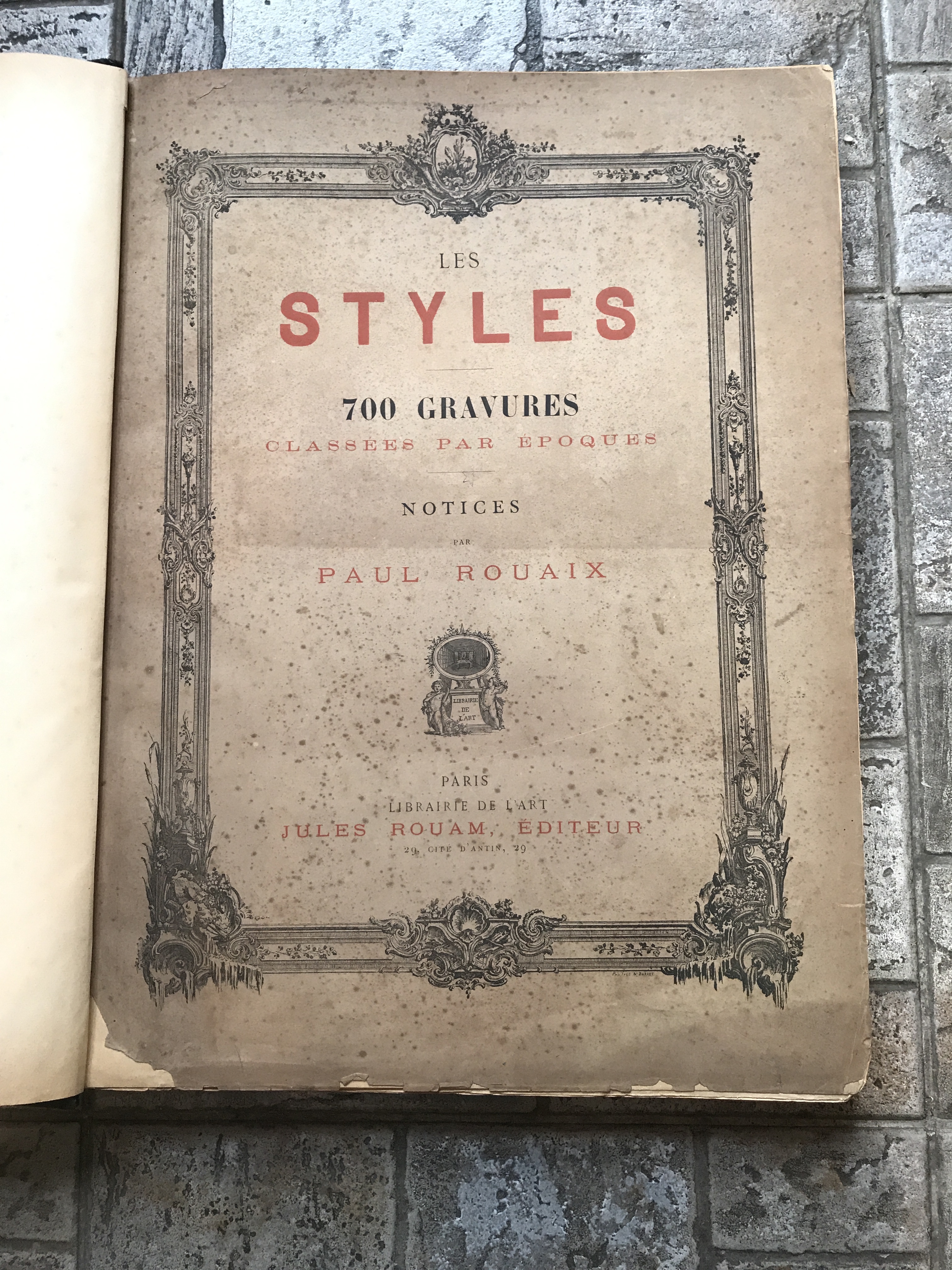 Les Styles. 700 gravures classées par époques.