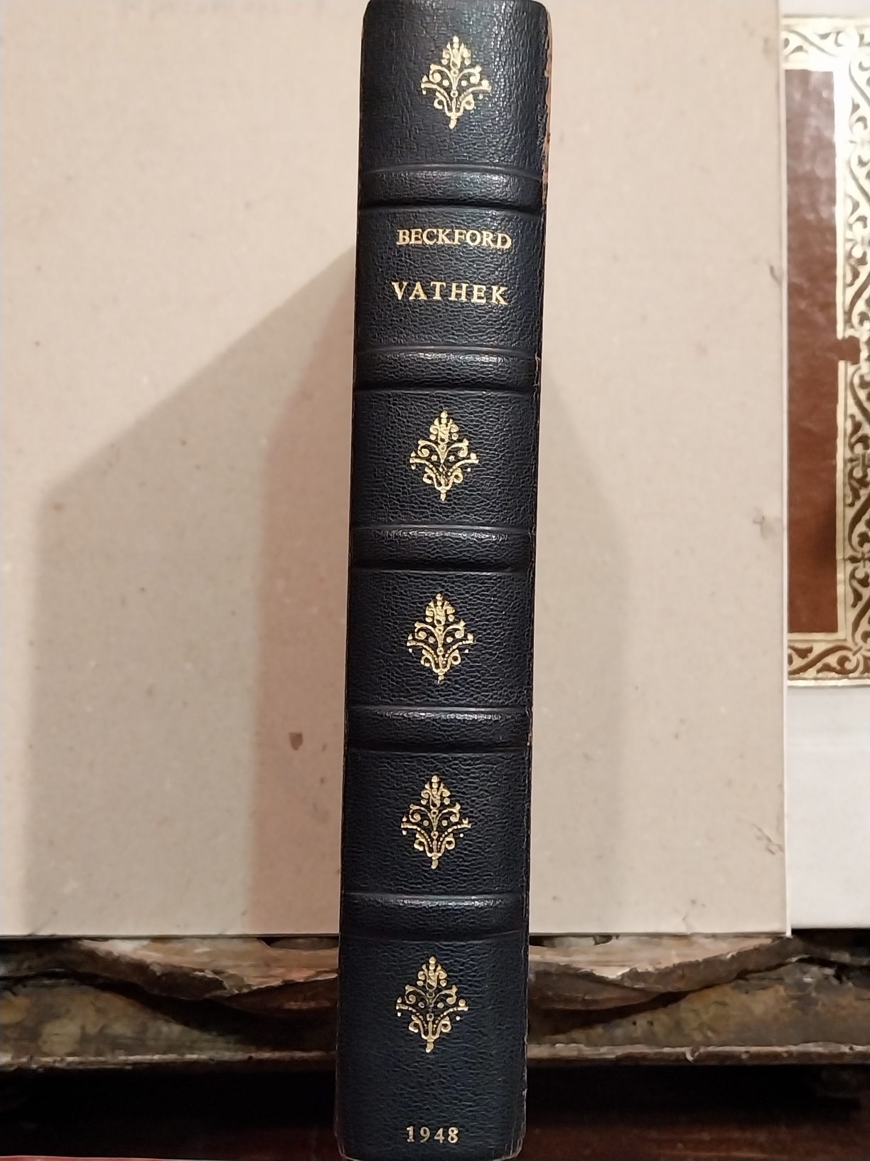 Vathek et les episodes. Introduction de J.B. Brunius avec la …