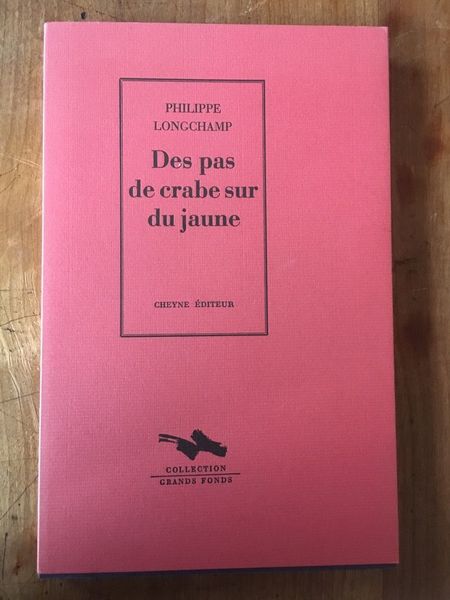 Des pas de crabe sur du jaune