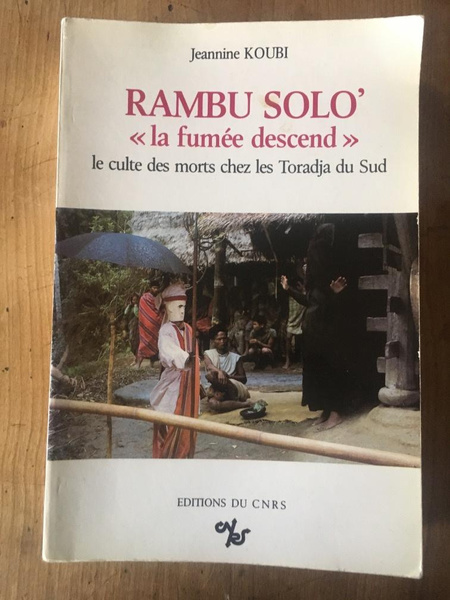 Rambu solo' "la fumée descend", le culte des morts chez …