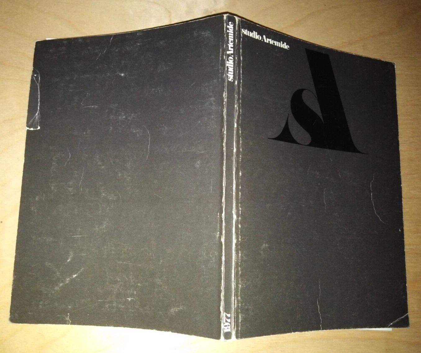 catalogo studio Artemide 1977